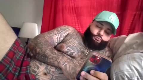 Snapshot of bigdickrican94 chatting on January 23, 7:18 pm bigdickrican94 online show from January 23, 7:18 pm