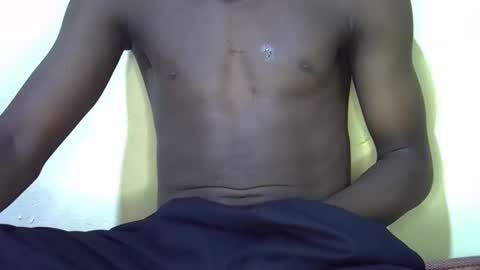 Snapshot of bigfeet9999 chatting on December 17, 11:28 am Ask in pvt online show from December 17, 11:28 am