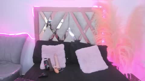 Snapshot of bigfinger125 chatting on February 21, 8:49 pm Lucy and Fred online show from February 21, 8:49 pm