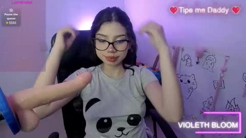 Snapshot of bigfinger125 chatting on February 28, 7:42 am Lucy and Fred online show from February 28, 7:42 am