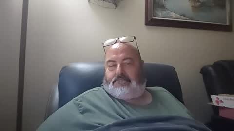 Snapshot of bigfuzzyteddybear chatting on April 21, 3:50 pm bigfuzzyteddybear online show from April 21, 3:50 pm