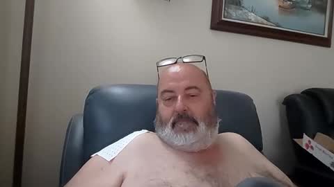 Snapshot of bigfuzzyteddybear chatting on April 23, 5:37 pm bigfuzzyteddybear online show from April 23, 5:37 pm