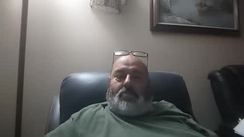 Snapshot of bigfuzzyteddybear chatting on April 29, 4:05 am bigfuzzyteddybear online show from April 29, 4:05 am