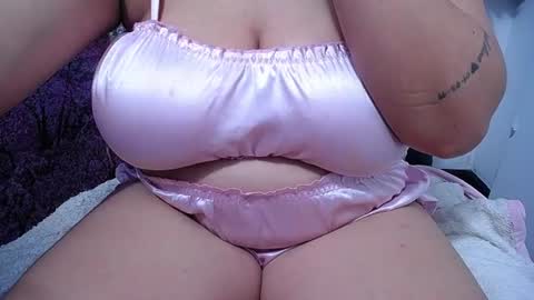Snapshot of bigg_boobs_xxx chatting on June 11, 3:04 am Sunny online show from June 11, 3:04 am