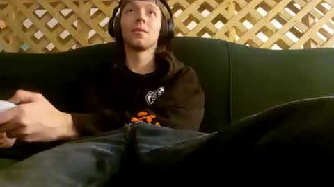 Snapshot of biggestboiiii chatting on November 9, 1:48 am biggestboiiii online show from November 9, 1:48 am