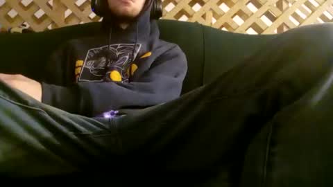 biggestboiiii online show from April 3, 7:06 am