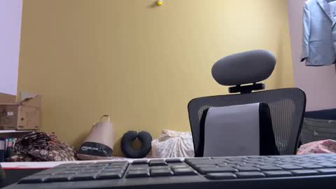 bighandsomesatisfy online show from April 5, 6:16 pm