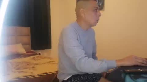 Snapshot of bighunter914318 chatting on February 17, 5:08 pm bighunter914318 online show from February 17, 5:08 pm