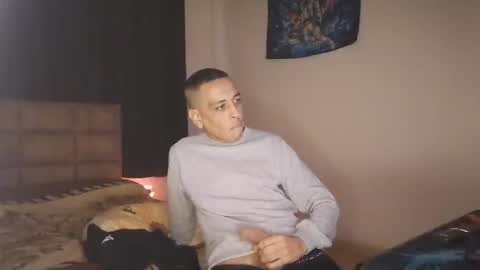 Snapshot of bighunter914318 chatting on February 18, 5:31 pm bighunter914318 online show from February 18, 5:31 pm