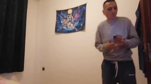 Snapshot of bighunter914318 chatting on February 20, 4:40 pm bighunter914318 online show from February 20, 4:40 pm