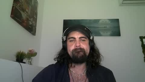 Snapshot of bigjohnofthewood chatting on October 12, 4:33 am BigJohnOfTheWoods online show from October 12, 4:33 am