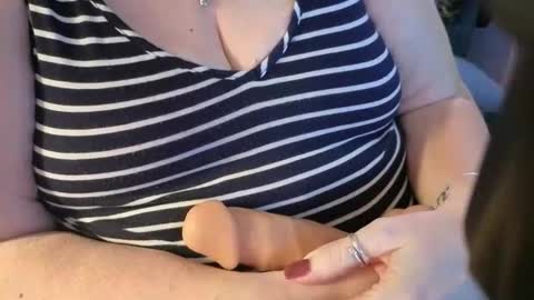 Snapshot of bigmarisella chatting on May 1, 2:38 am Big Mari online show from May 1, 2:38 am