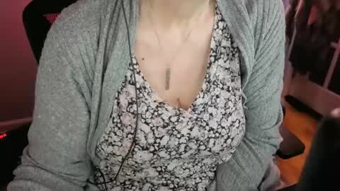 Snapshot of bigmarisella chatting on May 13, 8:23 am Big Mari online show from May 13, 8:23 am