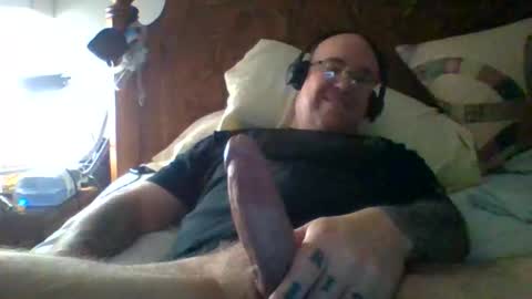 Snapshot of bigmike197167 chatting on April 27, 5:16 am bigmike197167 online show from April 27, 5:16 am