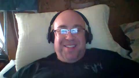 Snapshot of bigmike197167 chatting on May 6, 6:52 am bigmike197167 online show from May 6, 6:52 am