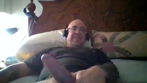 Snapshot of bigmike197167 chatting on June 6, 7:24 am bigmike197167 online show from June 6, 7:24 am