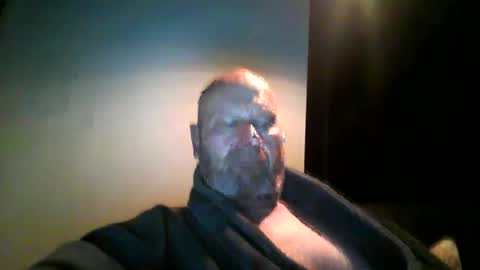 Snapshot of bigmike3339 chatting on December 3, 6:04 am bigmike3339 online show from December 3, 6:04 am