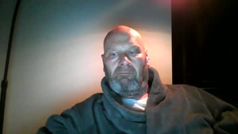 Snapshot of bigmike3339 chatting on December 10, 4:24 am bigmike3339 online show from December 10, 4:24 am