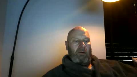 Snapshot of bigmike3339 chatting on December 14, 8:34 am bigmike3339 online show from December 14, 8:34 am