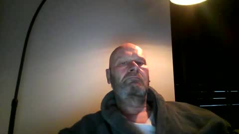 Snapshot of bigmike3339 chatting on December 16, 7:37 am bigmike3339 online show from December 16, 7:37 am