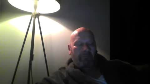 Snapshot of bigmike3339 chatting on February 25, 5:41 am bigmike3339 online show from February 25, 5:41 am