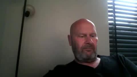 Snapshot of bigmike3339 chatting on October 6, 10:12 am bigmike3339 online show from October 6, 10:12 am