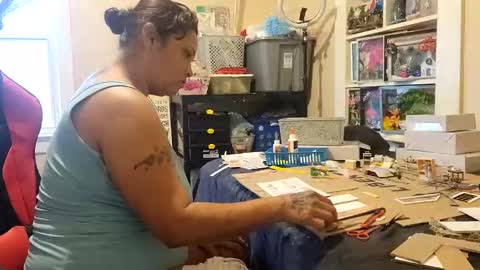 the Mini mami online show from February 8, 6:55 pm