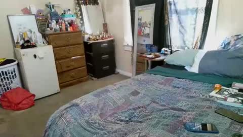 the Mini mami online show from October 15, 3:01 pm