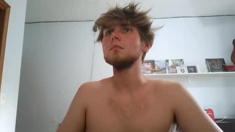 Snapshot of bigskinnyboyshh chatting on May 14, 10:38 pm bigskinnyboyshh online show from May 14, 10:38 pm