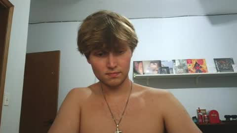 Snapshot of bigskinnyboyshh chatting on July 6, 10:12 pm bigskinnyboyshh online show from July 6, 10:12 pm