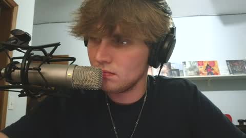 Snapshot of bigskinnyboyshh chatting on July 7, 10:14 pm bigskinnyboyshh online show from July 7, 10:14 pm