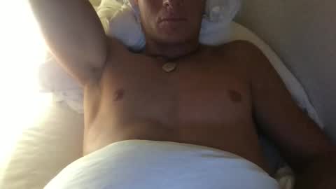 Snapshot of bigswingingdick85 chatting on September 18, 8:44 pm bigswingingdick85 online show from September 18, 8:44 pm