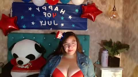 Snapshot of bigtitslaurenriver chatting on July 4, 1:17 pm bigtitslaurenriver online show from July 4, 1:17 pm