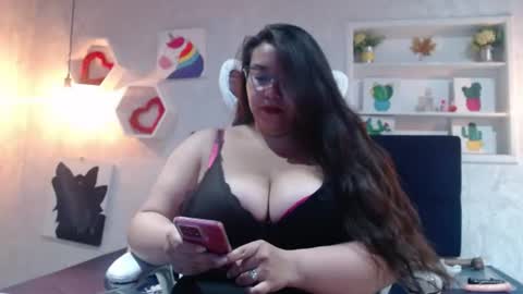 Snapshot of bigtitslaurenriver chatting on July 20, 11:01 am bigtitslaurenriver online show from July 20, 11:01 am