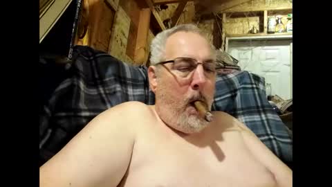 Snapshot of biguy121971 chatting on December 21, 8:50 am Biguy52 online show from December 21, 8:50 am