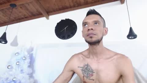 Snapshot of bigzehuz chatting on December 5, 8:33 pm andres online show from December 5, 8:33 pm