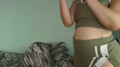 Snapshot of biki_sensual chatting on August 6, 1:40 am hi soy natural girl biki online show from August 6, 1:40 am