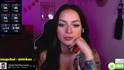 Snapshot of billiexxox chatting on December 11, 7:36 pm Billie online show from December 11, 7:36 pm