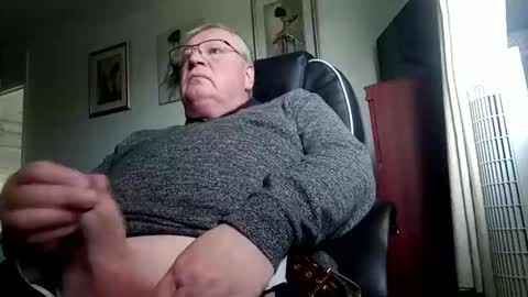 billlllllyb online show from April 2, 12:47 pm