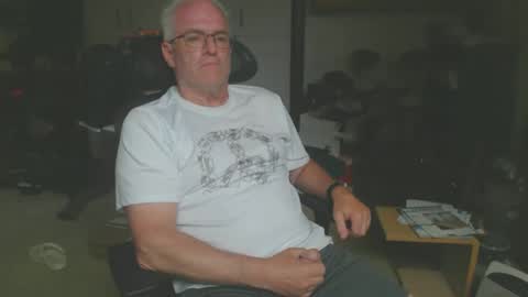 Snapshot of billp750876 chatting on June 7, 8:23 pm billp750876 online show from June 7, 8:23 pm