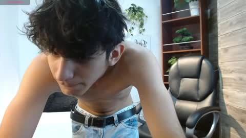 Snapshot of billy_wild chatting on April 29, 12:31 pm billy wild online show from April 29, 12:31 pm