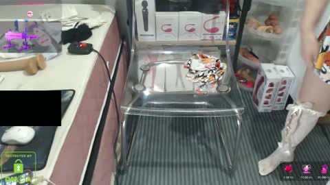 bisex woman online show from November 6, 9:26 pm