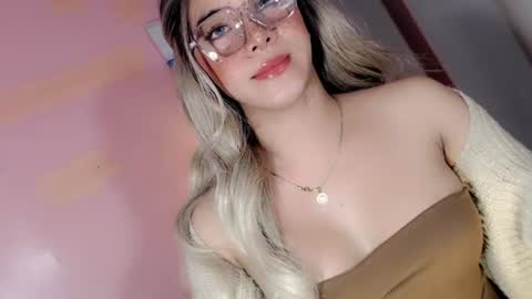YOUR QUEEN online show from July 27, 6:26 pm