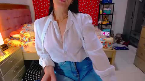 Snapshot of bittermomxxx chatting on April 12, 4:39 am bittermomxxx online show from April 12, 4:39 am