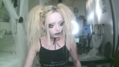 vampire fang  online show from December 17, 10:16 pm