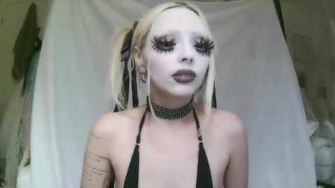 vampire fang  online show from February 17, 8:04 pm