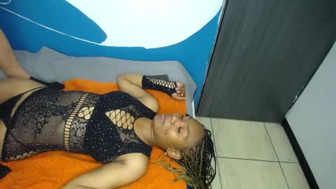 Snapshot of blacckandwhitte chatting on December 13, 12:31 am blacckandwhitte online show from December 13, 12:31 am