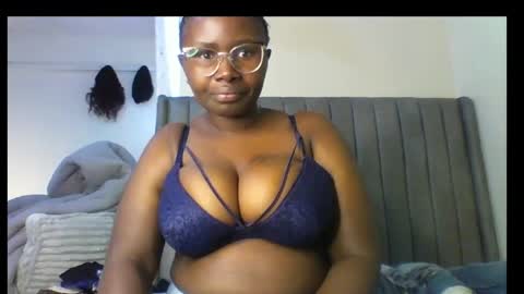 Snapshot of black_amor chatting on June 30, 8:15 am black_amor online show from June 30, 8:15 am