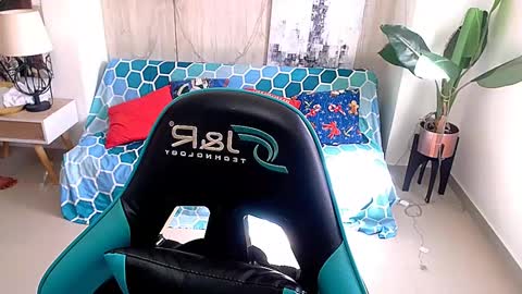 Snapshot of black_dreadlocks chatting on December 3, 6:38 pm Black online show from December 3, 6:38 pm