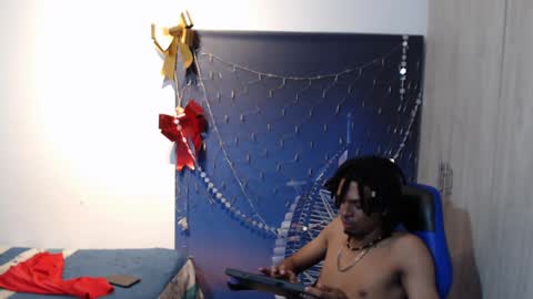 Snapshot of black_dreadlocks chatting on December 9, 11:47 am Black online show from December 9, 11:47 am